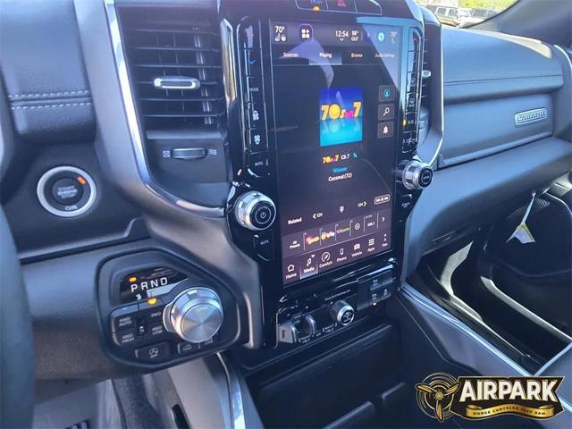 Photo of 2025 Diamond Black Crystal Pearlcoat RAM 1500