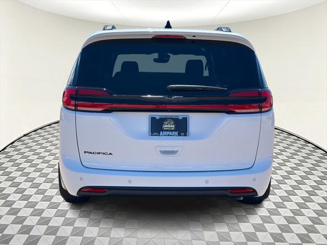 Photo of 2025 Bright White Chrysler Pacifica