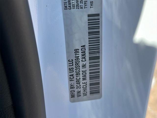 Photo of 2025 Bright White Chrysler Pacifica