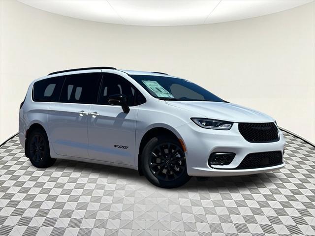 Photo of 2025 Bright White Chrysler Pacifica
