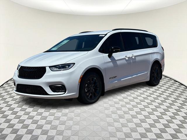 Photo of 2025 Bright White Chrysler Pacifica