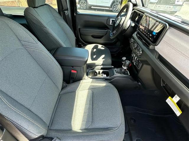 Photo of 2025 Black Clearcoat Jeep Wrangler
