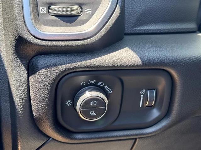 Photo of 2025 Diamond Black Crystal Pearlcoat RAM 2500