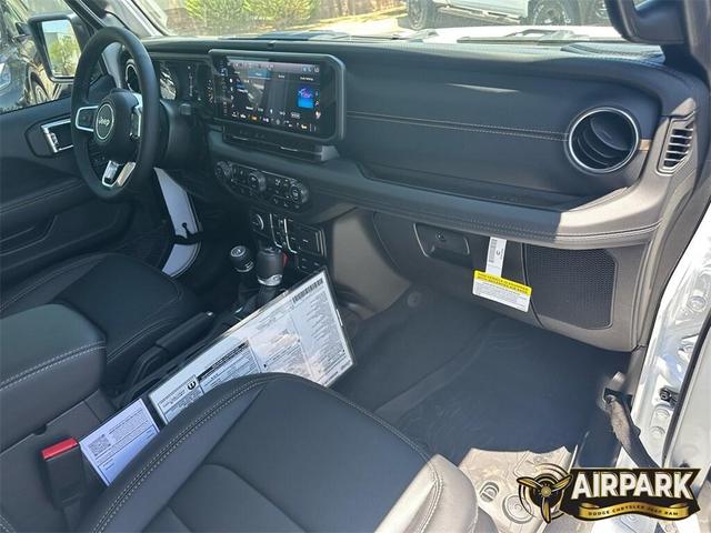 Photo of 2025 Bright White Jeep Wrangler