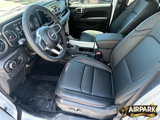 Photo of 2025 Bright White Jeep Wrangler