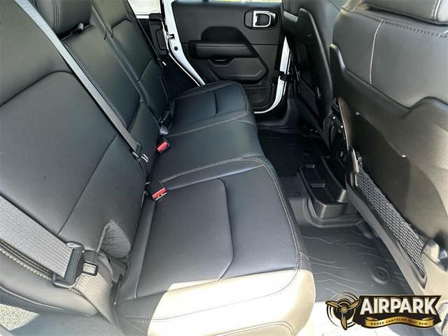 Photo of 2025 Bright White Jeep Wrangler