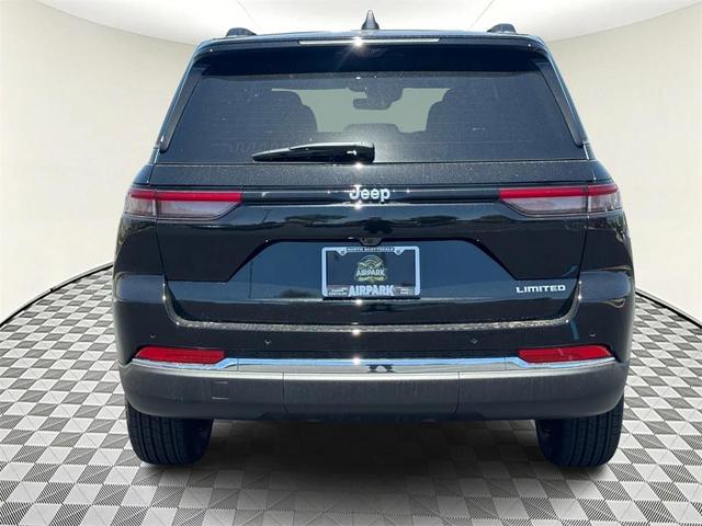 Photo of 2025 Diamond Black Crystal Pearlcoat Jeep Grand Cherokee