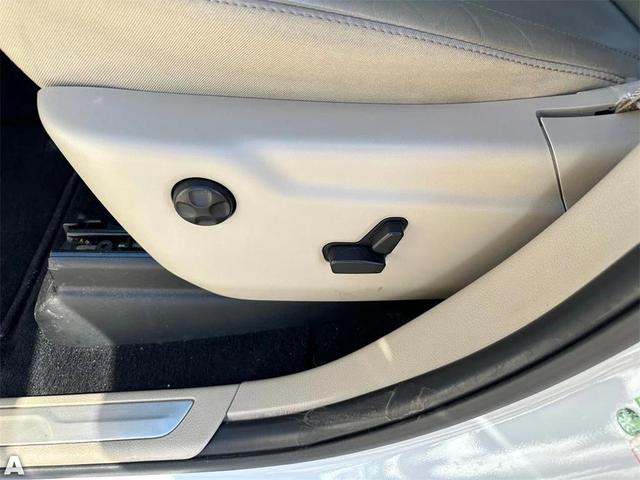 Photo of 2021 Bright White Clearcoat Jeep Grand Cherokee