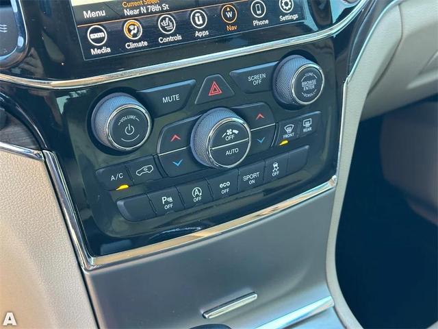 Photo of 2021 Bright White Clearcoat Jeep Grand Cherokee