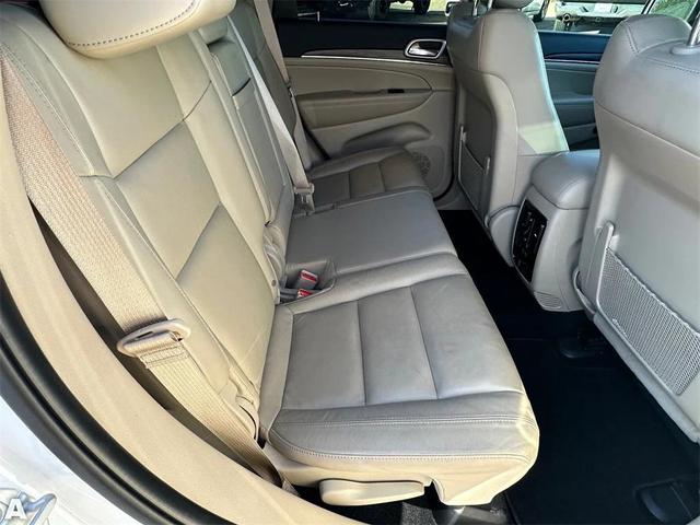 Photo of 2021 Bright White Clearcoat Jeep Grand Cherokee