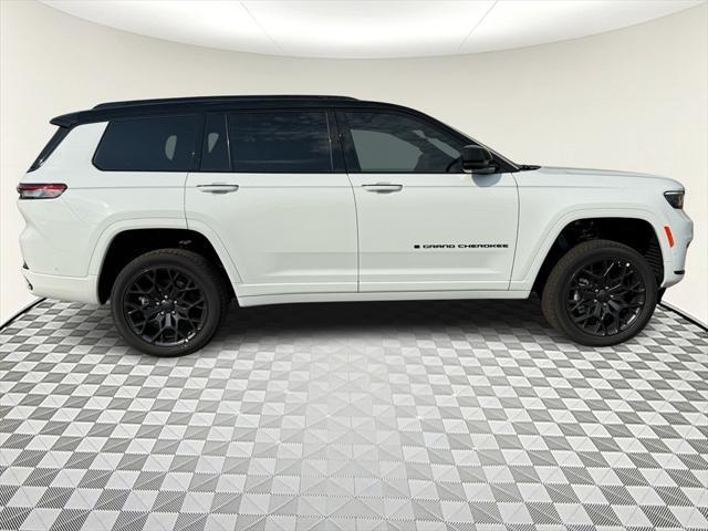 Photo of 2025 Bright White Jeep Grand Cherokee L