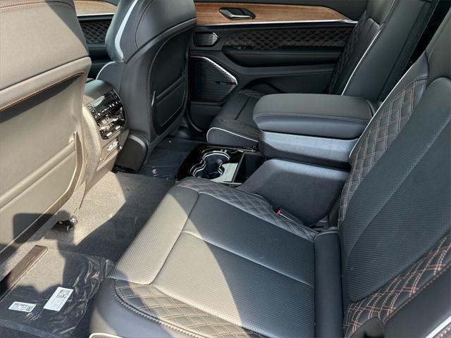 Photo of 2025 Bright White Jeep Grand Cherokee L