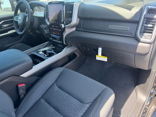 Photo of 2025 Diamond Black Crystal Pearlcoat RAM 1500