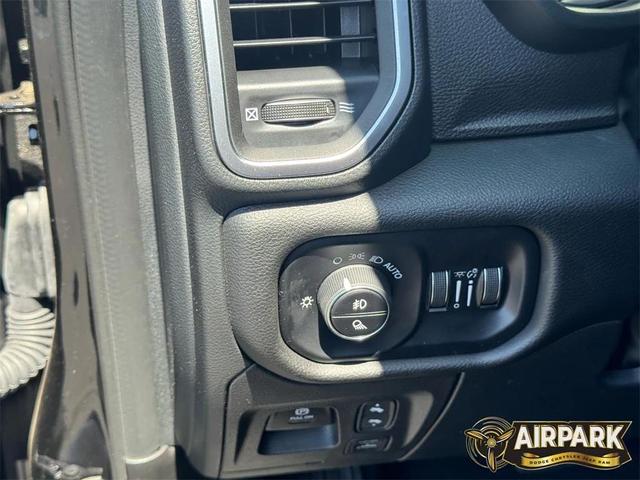 Photo of 2025 Diamond Black Crystal Pearlcoat RAM 1500