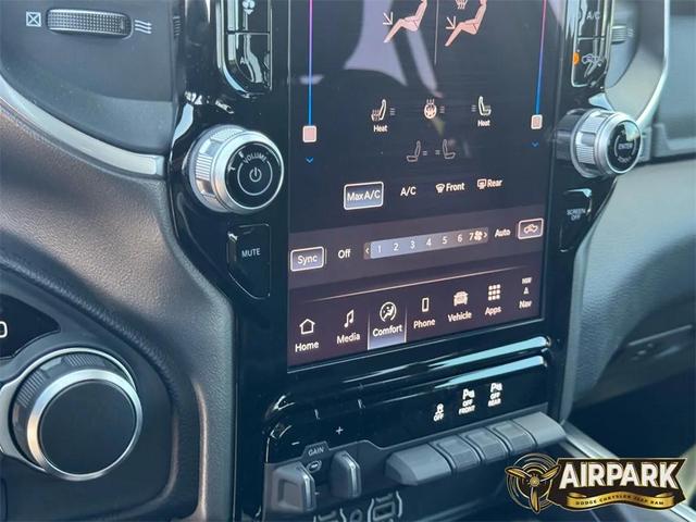 Photo of 2025 Diamond Black Crystal Pearlcoat RAM 1500