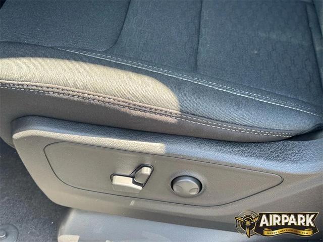 Photo of 2025 Diamond Black Crystal Pearlcoat RAM 1500