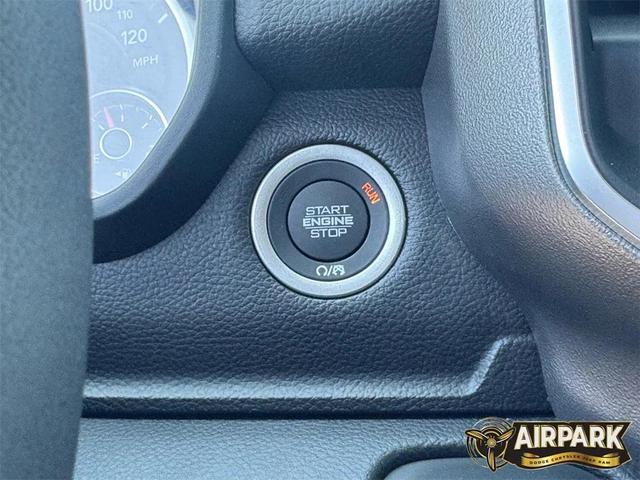 Photo of 2025 Diamond Black Crystal Pearlcoat RAM 1500