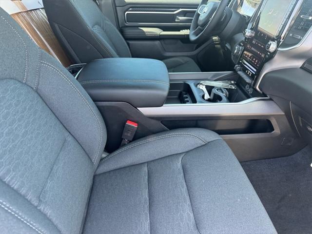 Photo of 2025 Diamond Black Crystal Pearlcoat RAM 1500