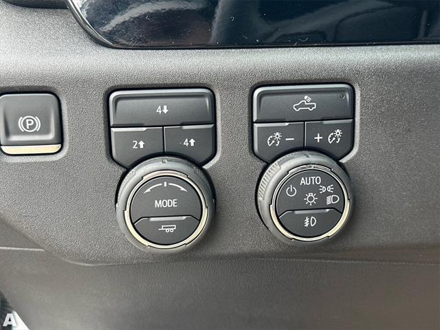Photo of 2025 Summit White Chevrolet Silverado 3500
