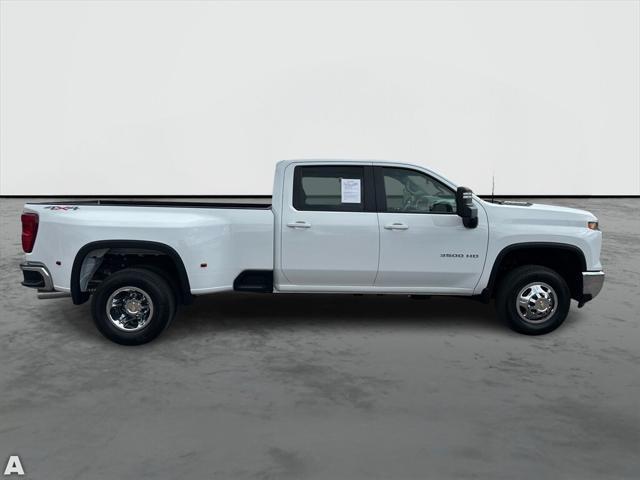 Photo of 2025 Summit White Chevrolet Silverado 3500