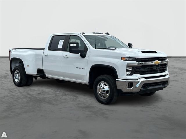 Photo of 2025 Summit White Chevrolet Silverado 3500