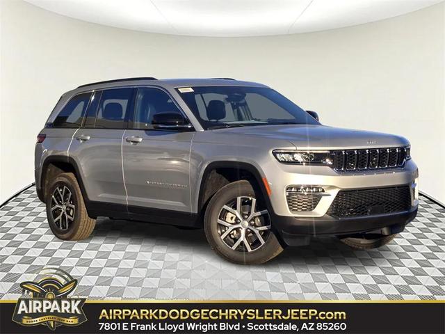 Photo of 2025 Silver Zynith Jeep Grand Cherokee