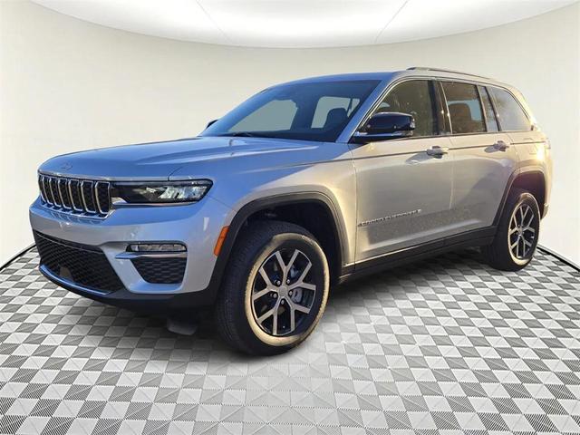 Photo of 2025 Silver Zynith Jeep Grand Cherokee