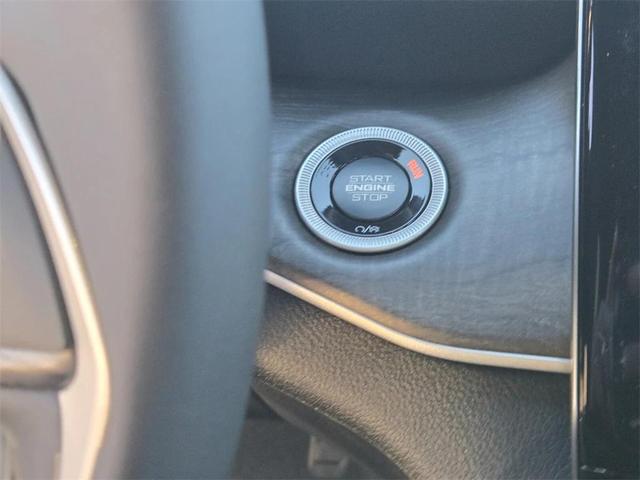 Photo of 2025 Silver Zynith Jeep Grand Cherokee