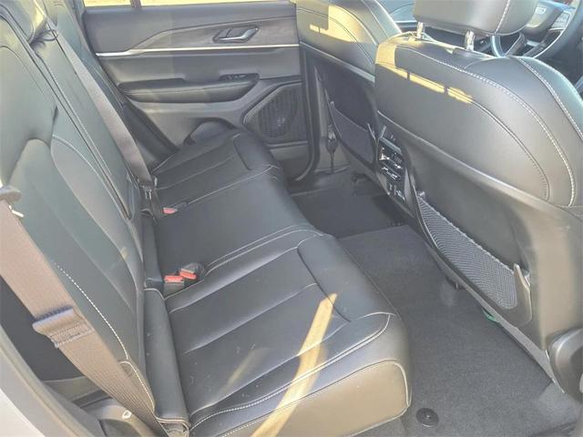 Photo of 2025 Silver Zynith Jeep Grand Cherokee