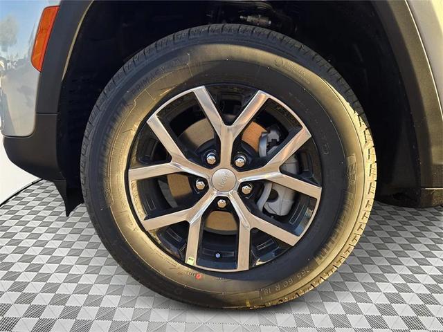 Photo of 2025 Silver Zynith Jeep Grand Cherokee