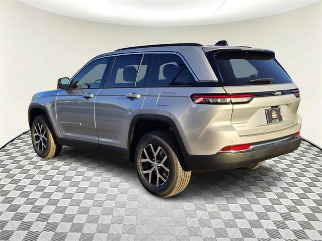 Photo of 2025 Silver Zynith Jeep Grand Cherokee
