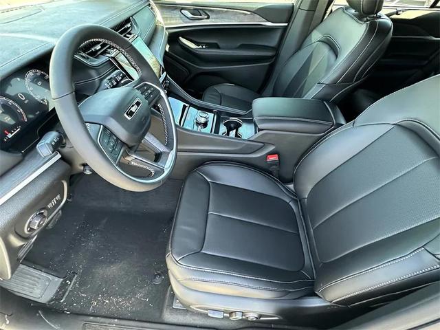 Photo of 2025 Silver Zynith Jeep Grand Cherokee