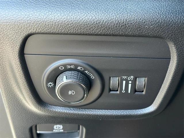 Photo of 2025 Silver Zynith Jeep Grand Cherokee