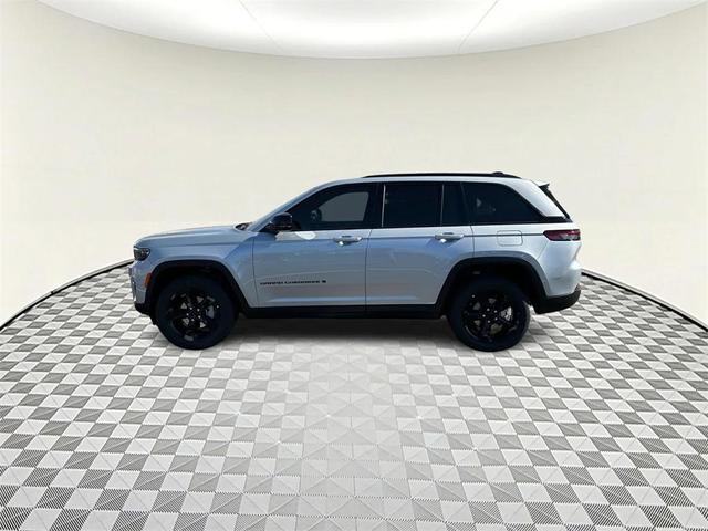 Photo of 2025 Silver Zynith Jeep Grand Cherokee