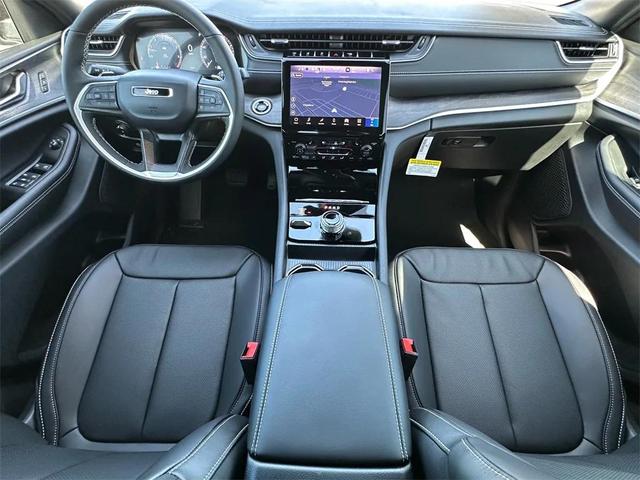 Photo of 2025 Silver Zynith Jeep Grand Cherokee
