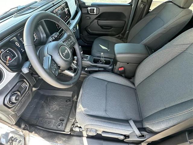 Photo of 2025 Anvil Clearcoat Jeep Wrangler