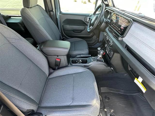 Photo of 2025 Anvil Clearcoat Jeep Wrangler