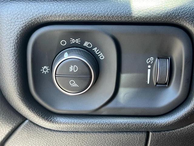 Photo of 2025 Bright White RAM 2500