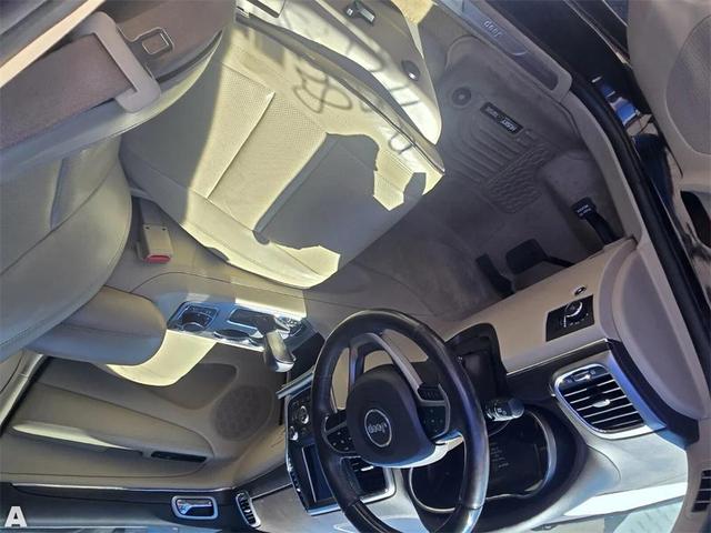 Photo of 2018 Diamond Black Crystal Pearlcoat Jeep Grand Cherokee