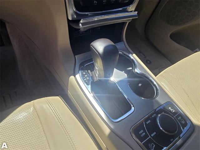 Photo of 2018 Diamond Black Crystal Pearlcoat Jeep Grand Cherokee