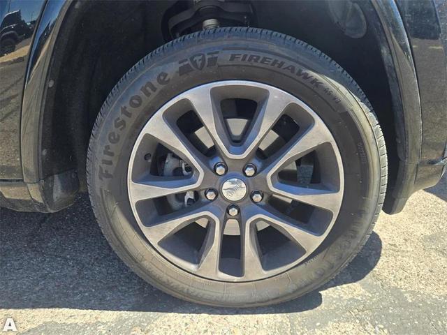 Photo of 2018 Diamond Black Crystal Pearlcoat Jeep Grand Cherokee