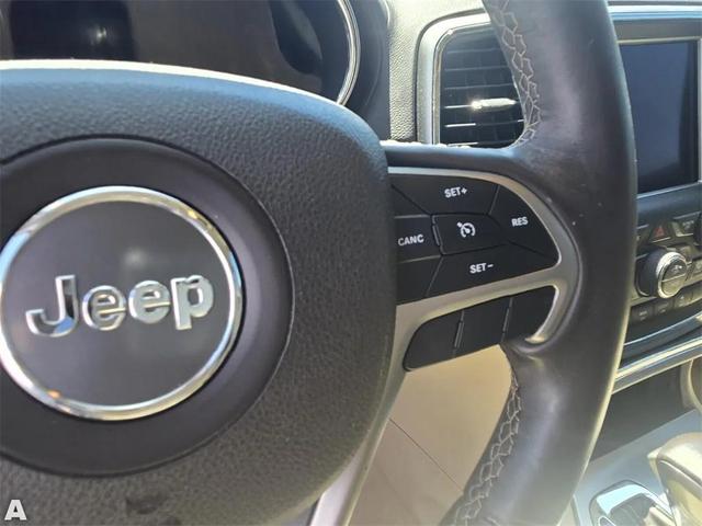 Photo of 2018 Diamond Black Crystal Pearlcoat Jeep Grand Cherokee