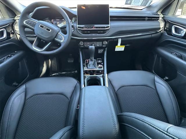 Photo of 2025 Silver Zynith Metallic Clearcoat Jeep Compass
