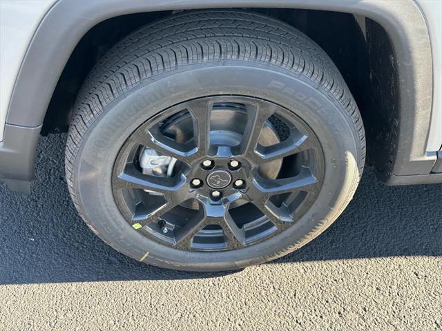 Photo of 2025 Silver Zynith Metallic Clearcoat Jeep Compass