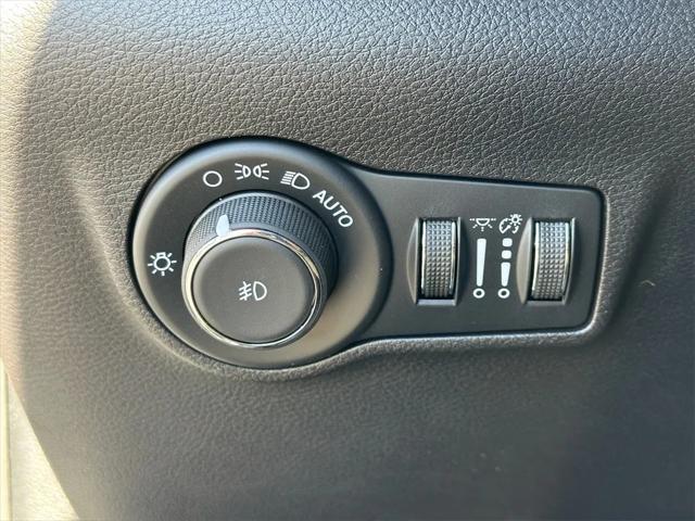 Photo of 2025 Silver Zynith Metallic Clearcoat Jeep Compass