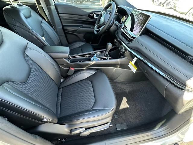 Photo of 2025 Silver Zynith Metallic Clearcoat Jeep Compass