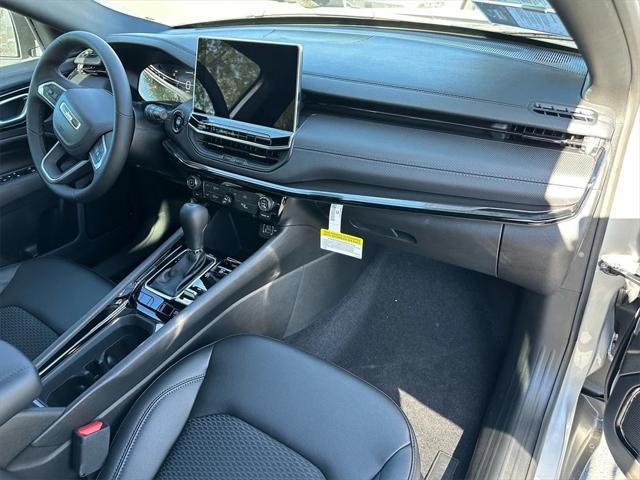 Photo of 2025 Silver Zynith Metallic Clearcoat Jeep Compass