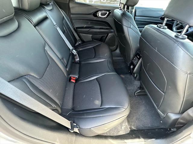 Photo of 2025 Silver Zynith Metallic Clearcoat Jeep Compass