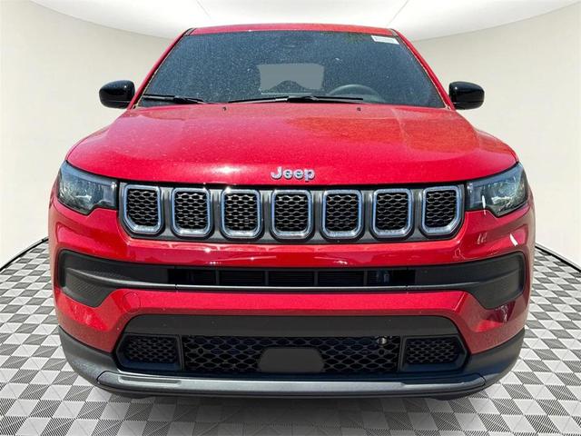 Photo of 2023 Redline Pearlcoat Jeep Compass