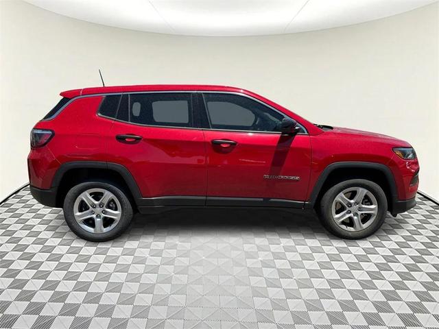 Photo of 2023 Redline Pearlcoat Jeep Compass